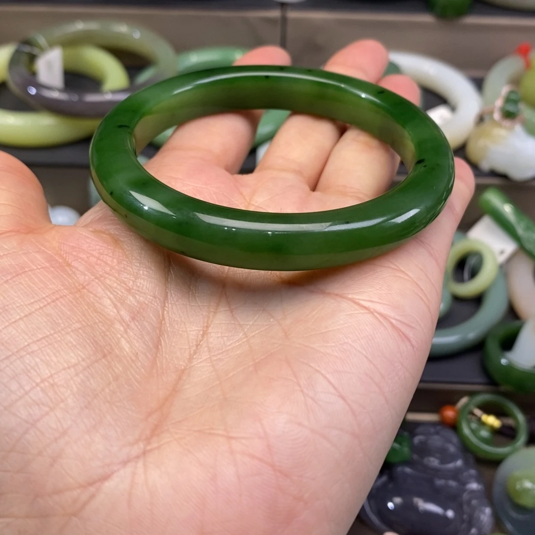 和田玉未镶嵌手镯