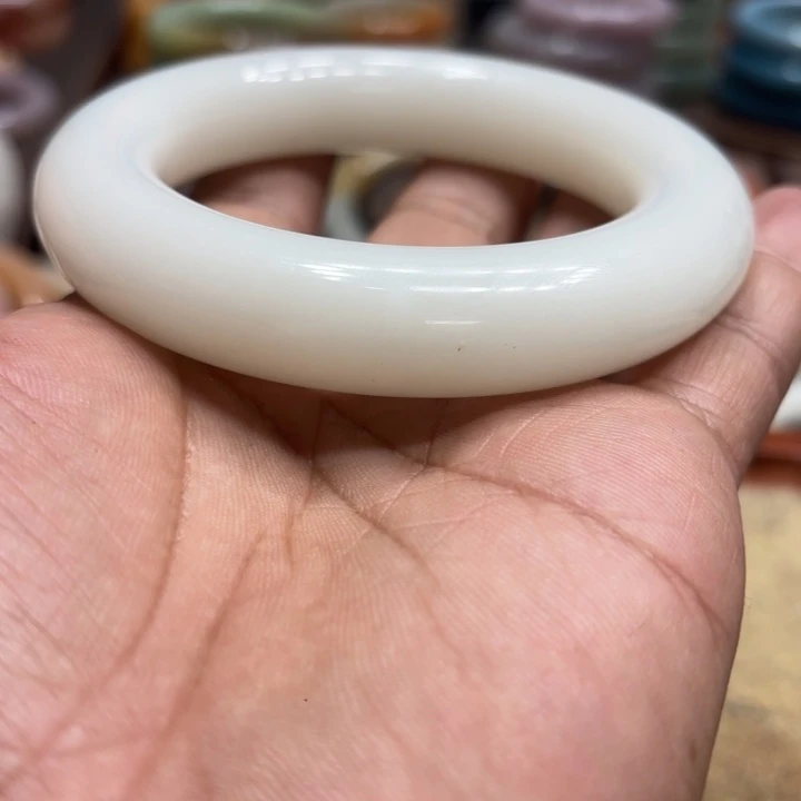 蓝***酱石英质玉未镶嵌手镯