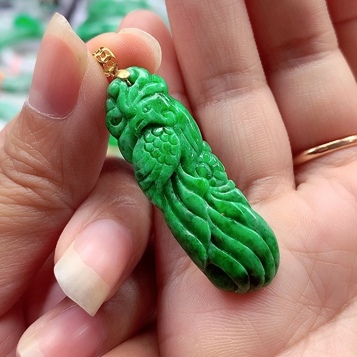 翡翠18K金镶嵌颈饰翡翠