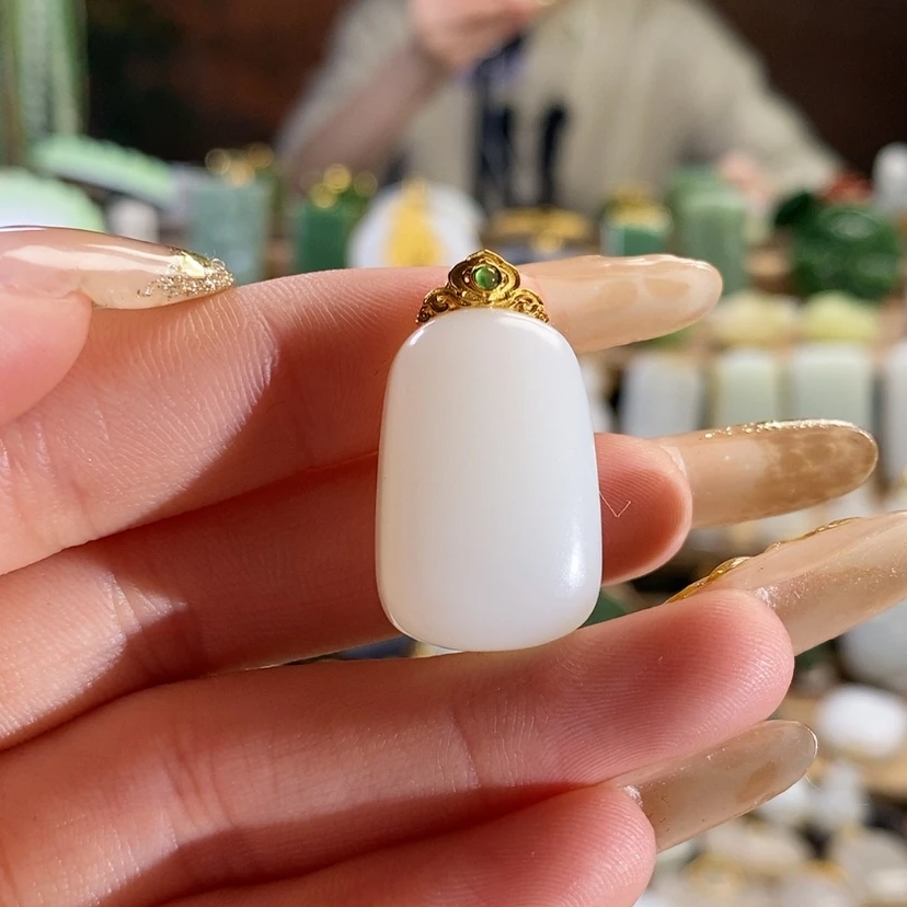 【闪购商品】和田玉吊坠18K金镶嵌