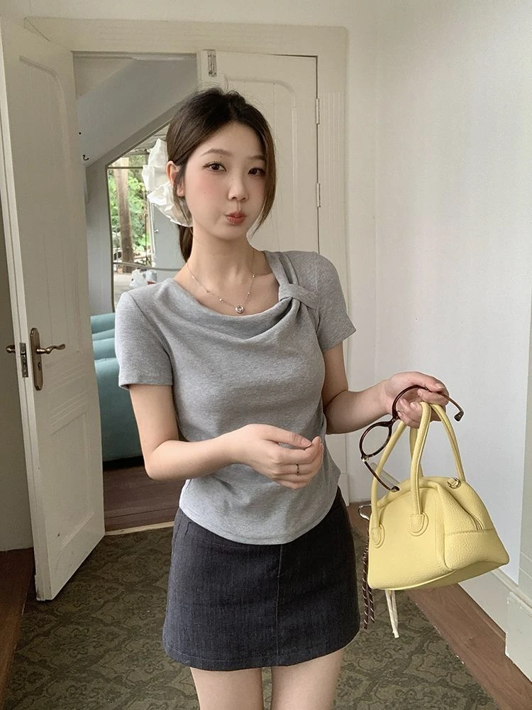 2025夏季新款小众设计扭结短袖T恤不规则褶皱别致收腰百搭显瘦