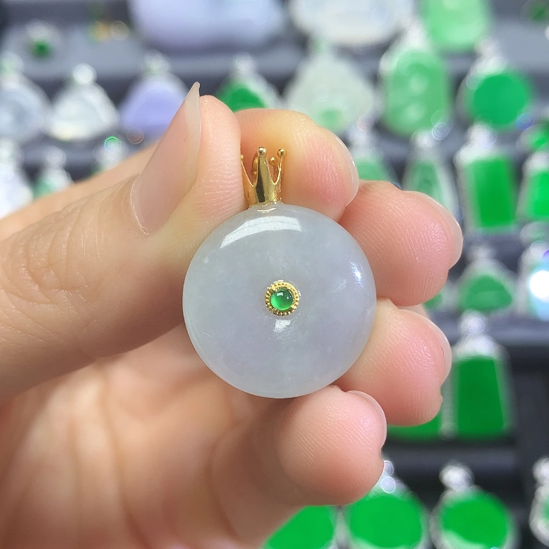 翡翠18K金镶嵌颈饰吊坠