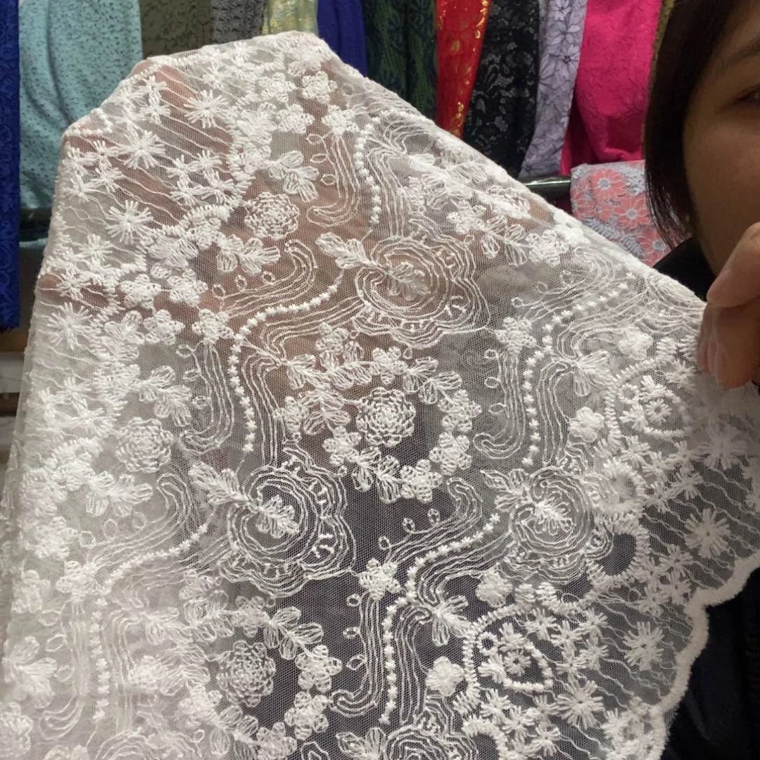 无纺布2米白色绣花