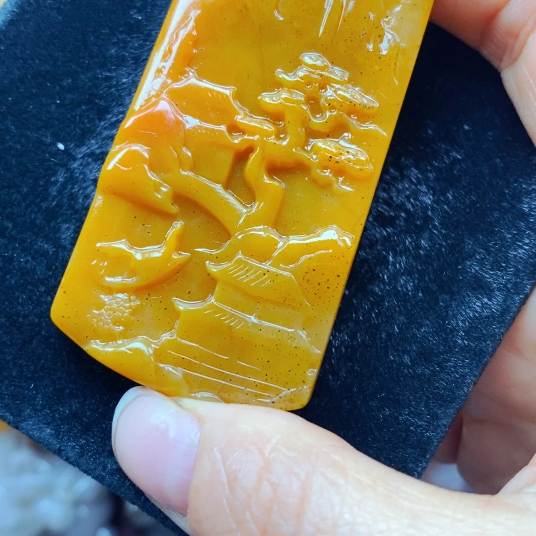 未镶嵌石英质玉（黄龙玉）颈饰