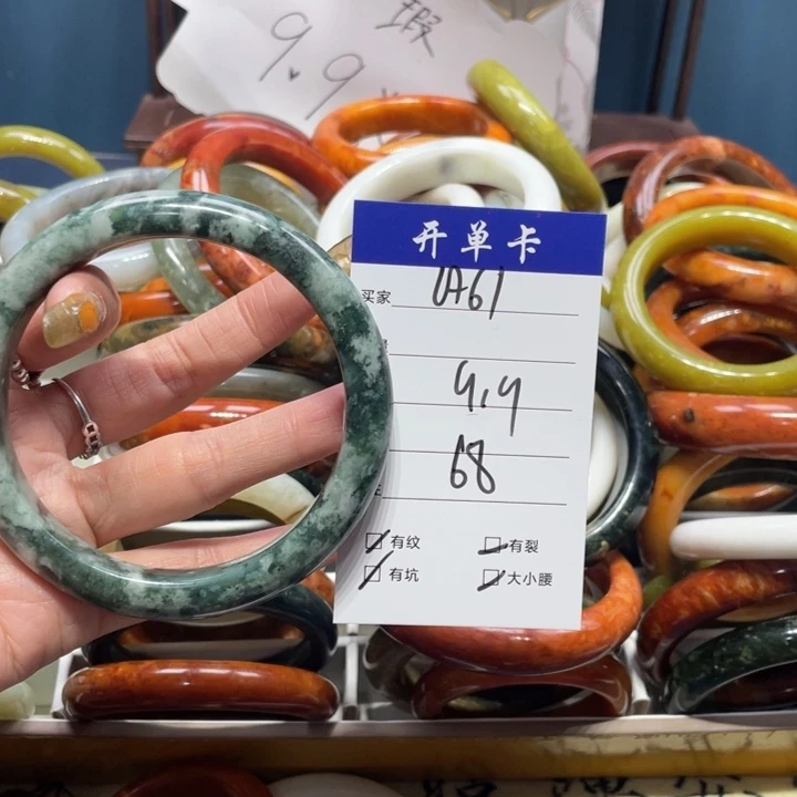 蛇纹石玉手镯未镶嵌一*