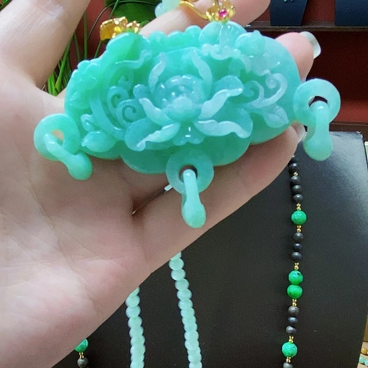 翡翠未镶嵌颈饰吊坠