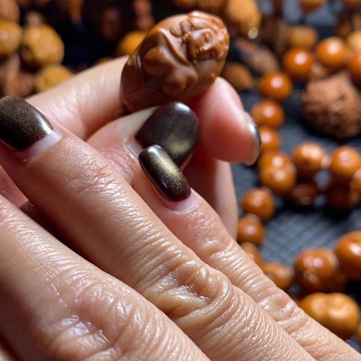 吊坠橄榄核南**左生命美女