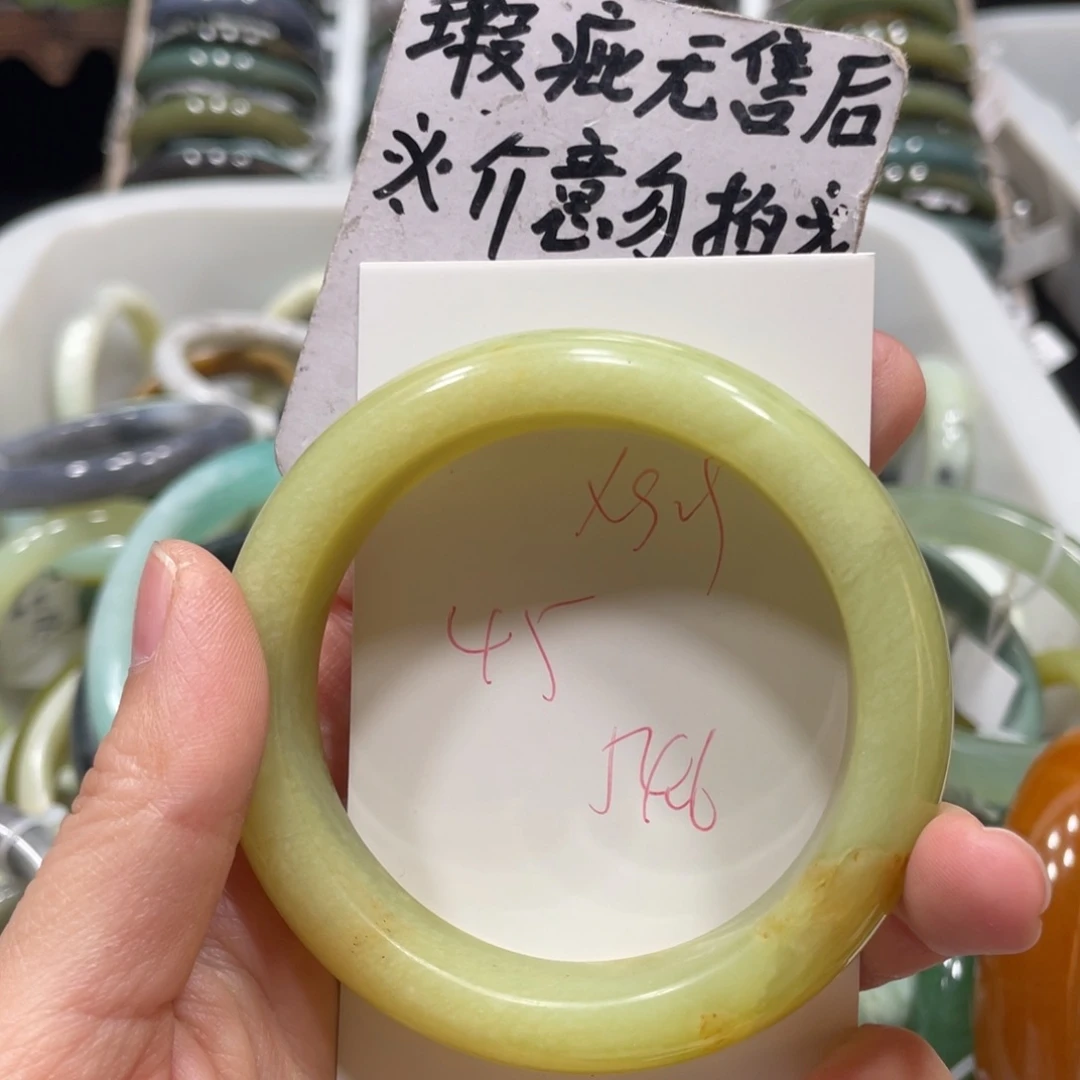 蛇纹石玉手镯未镶嵌