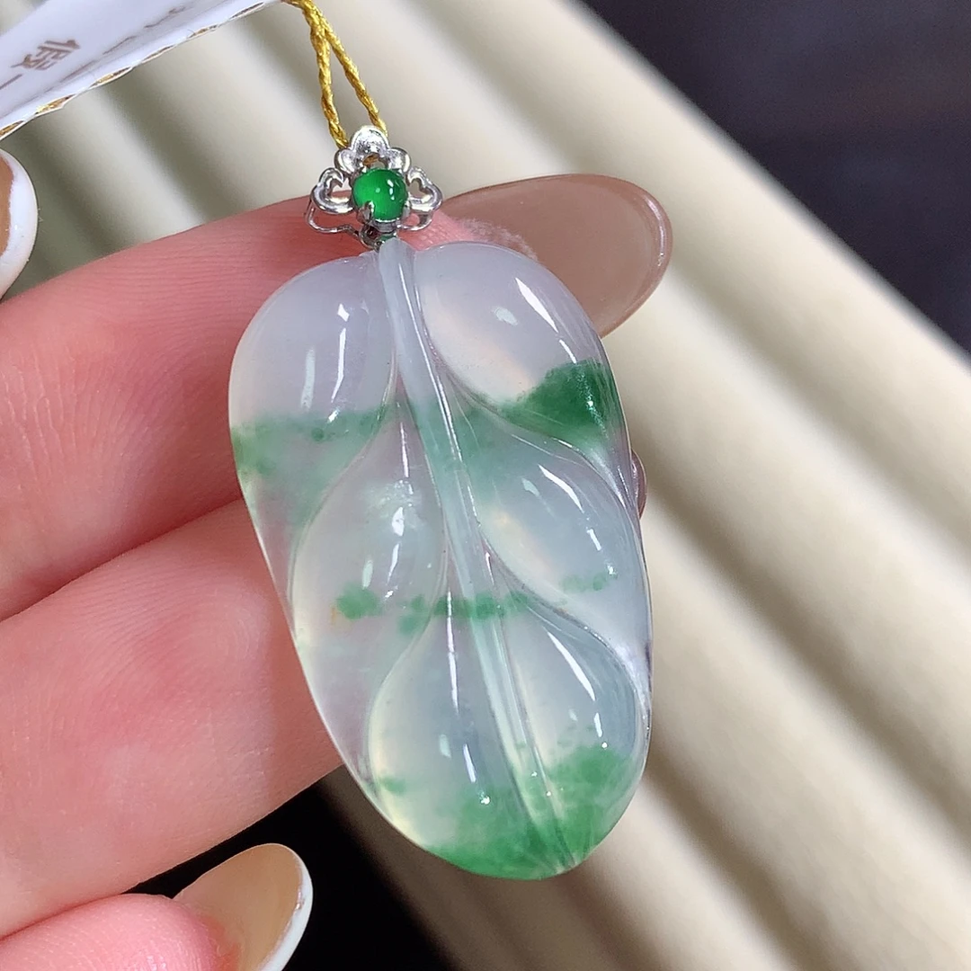 翡翠18K金镶嵌颈饰叶子