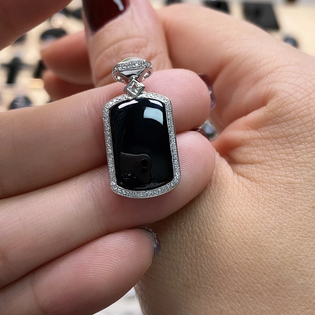 翡翠颈饰18K金镶嵌墨翠