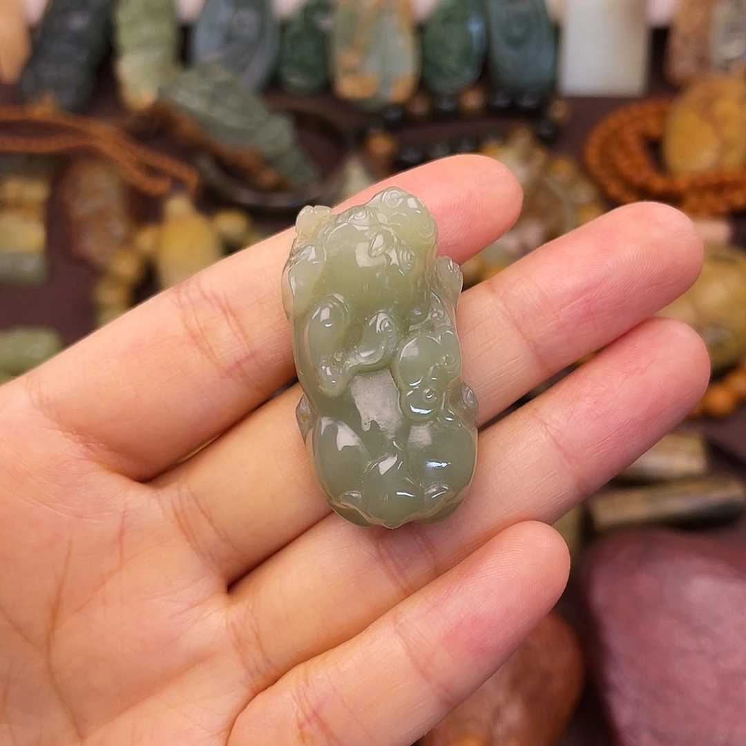 颈饰未镶嵌岫岩河磨玉（透闪石质玉）