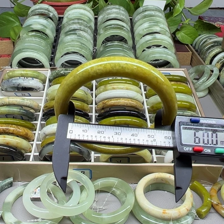 蛇纹石玉未镶嵌手镯33