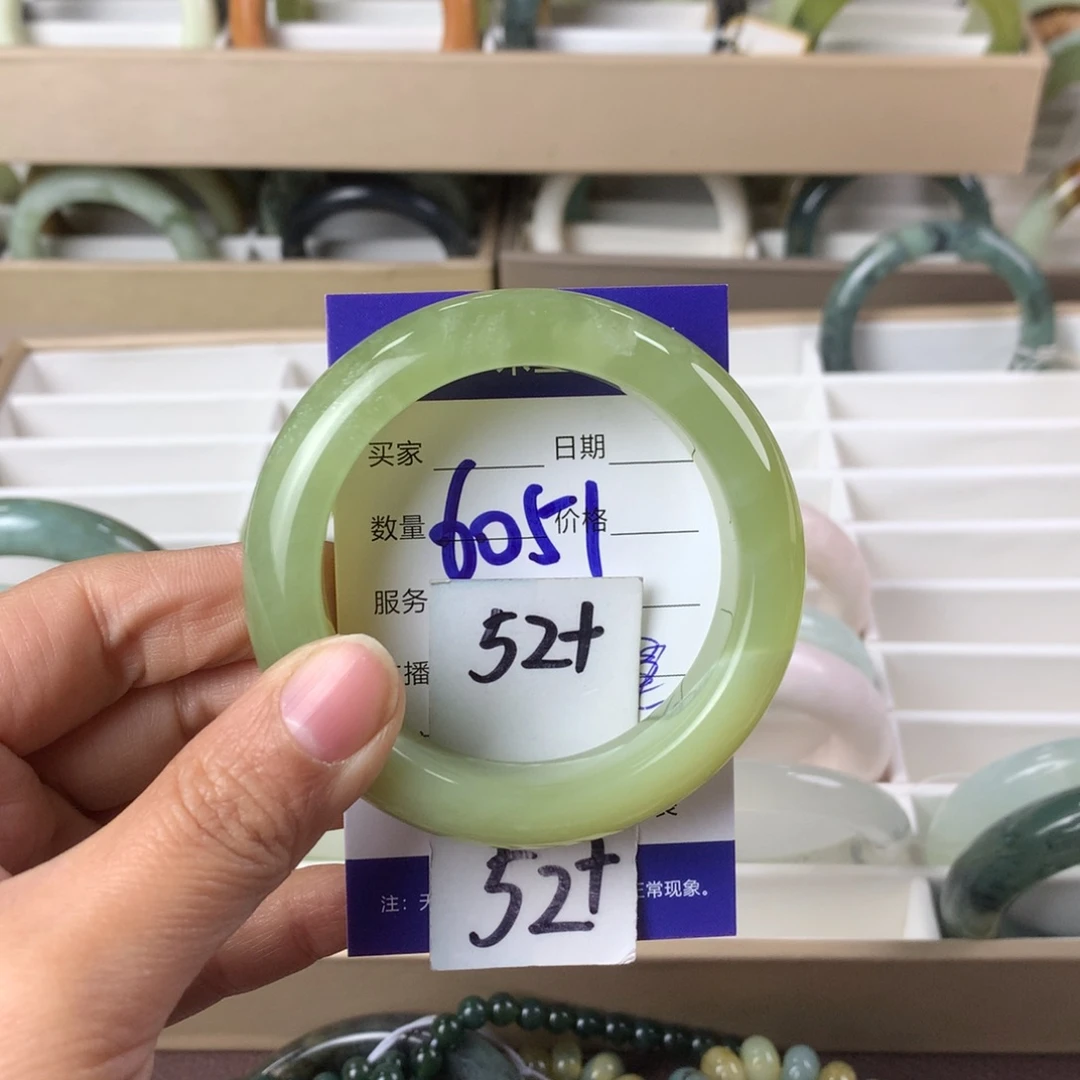 蛇纹石玉手镯未镶嵌6051