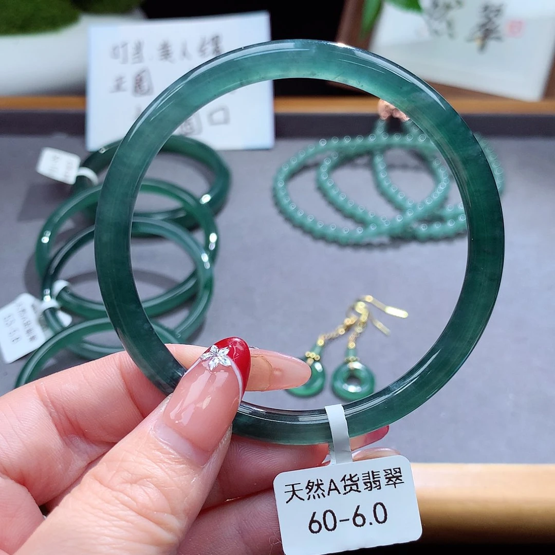 翡翠手镯（圆镯）未镶嵌