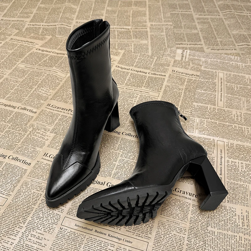 2025真软皮新款尖头厚底防水台短靴女粗跟高跟法式瘦瘦弹力马丁靴