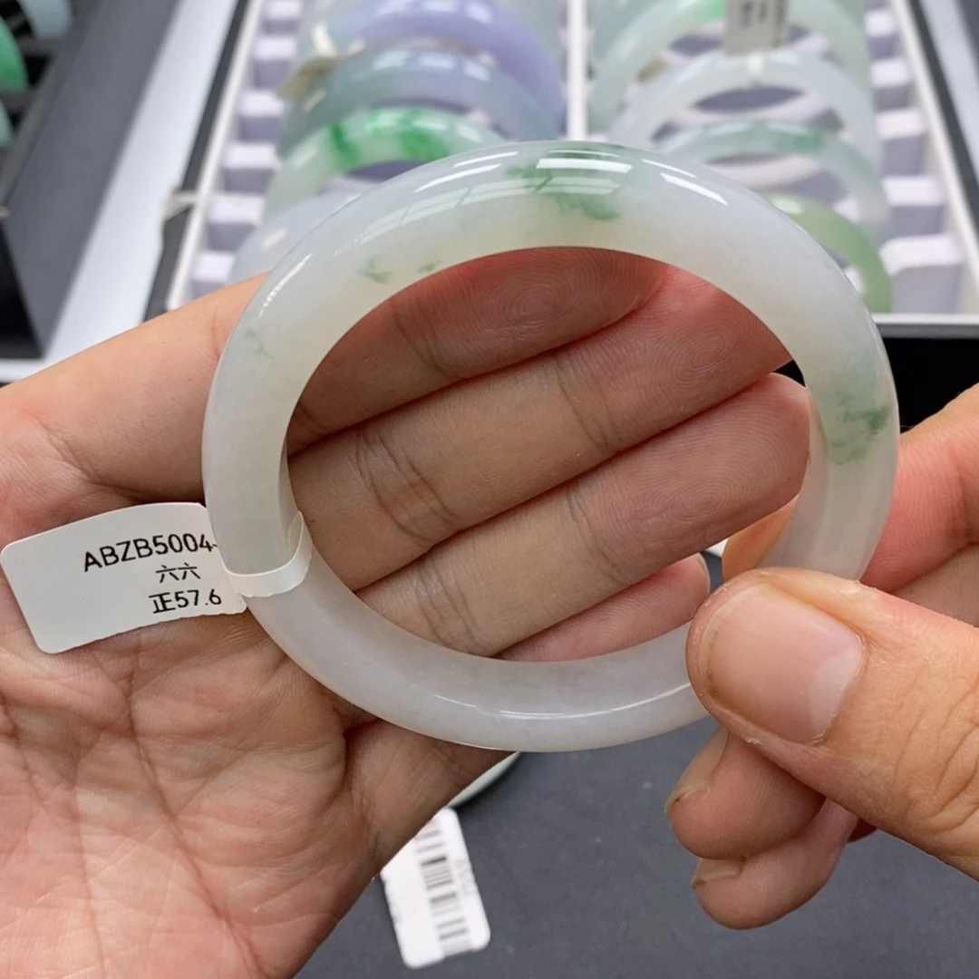 翡翠手镯未镶嵌手镯