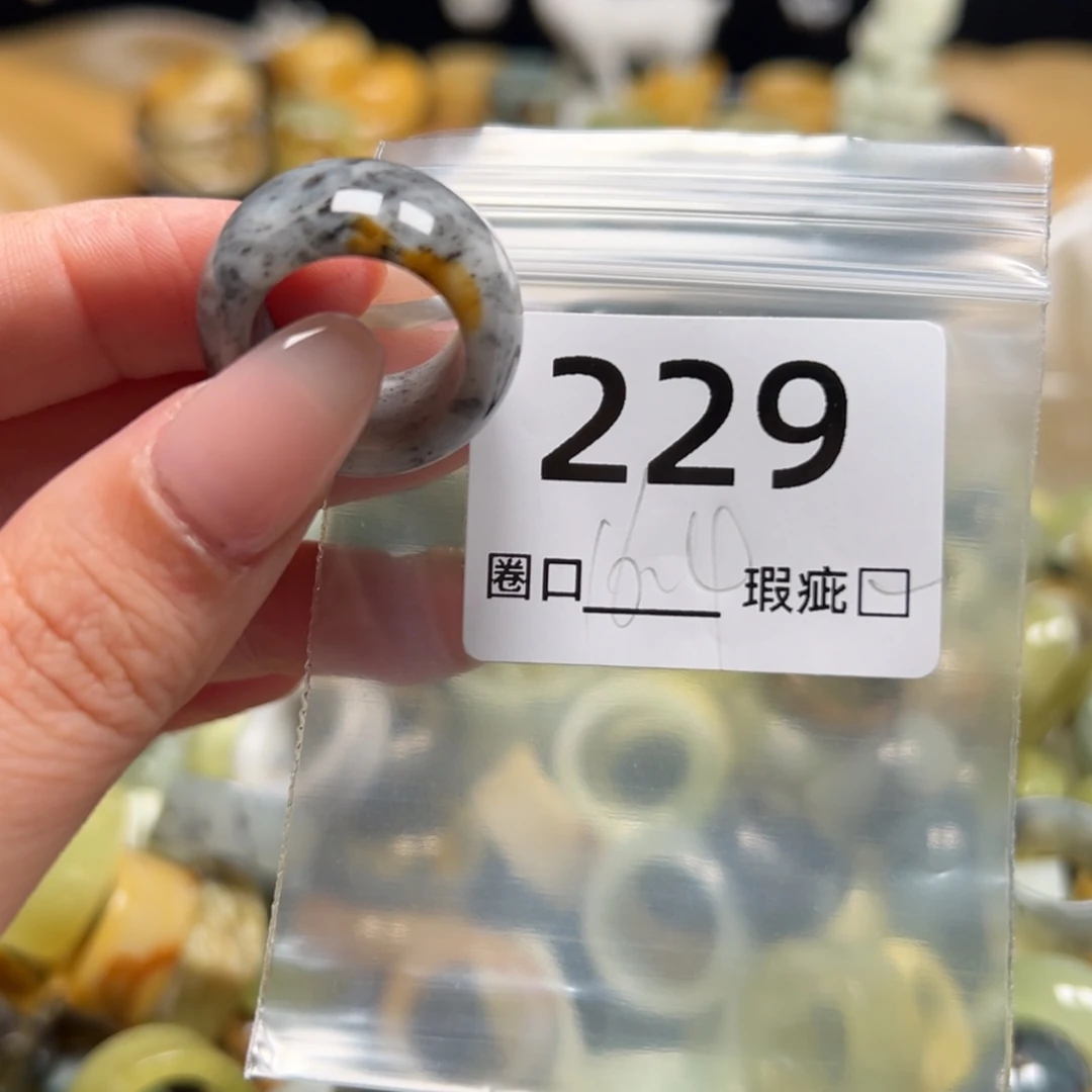 队****蛇纹石玉未镶嵌戒指