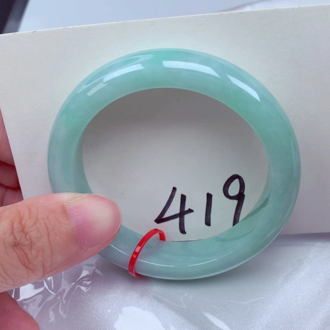 翡翠手镯未镶嵌翡翠