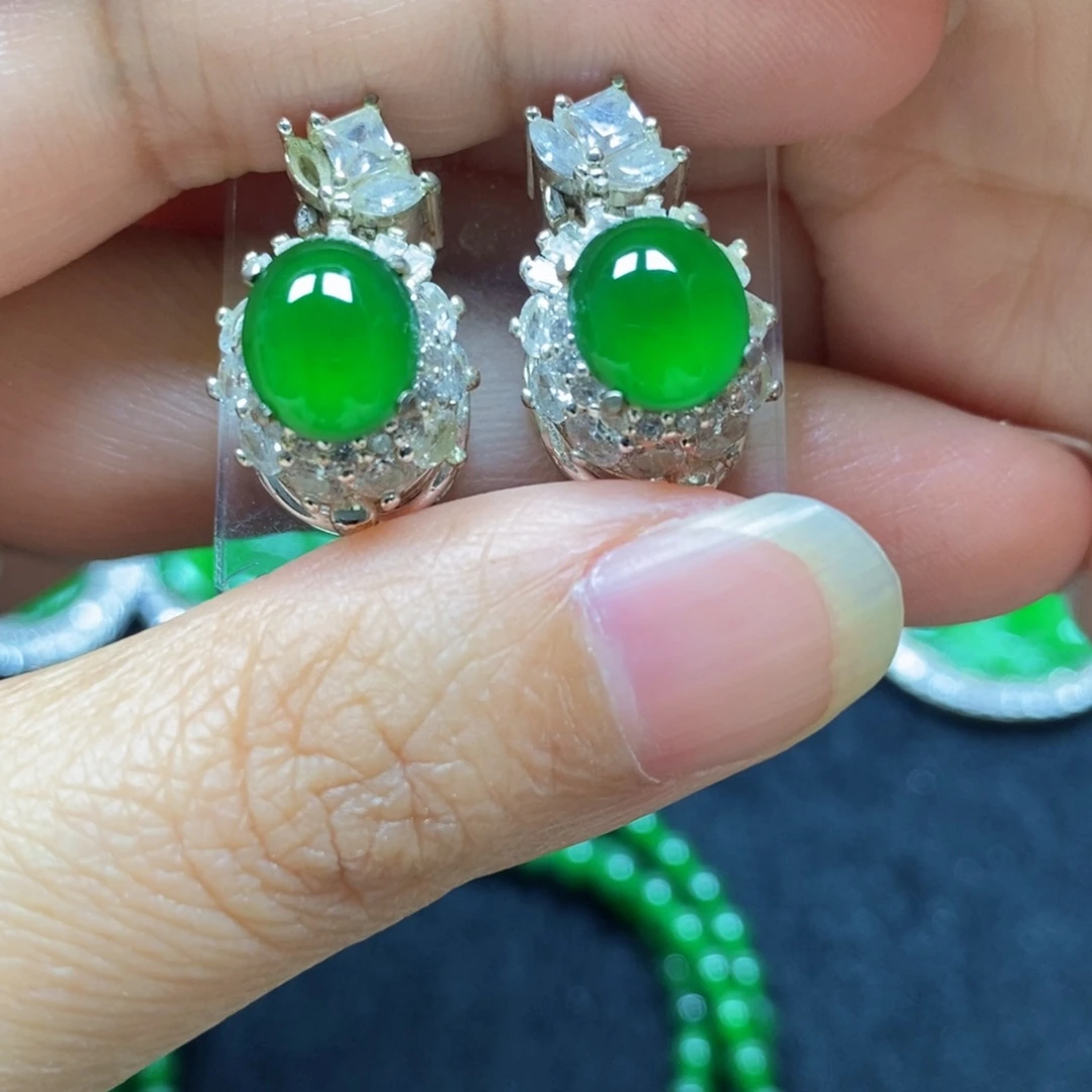 翡翠耳饰未镶嵌天然翡翠