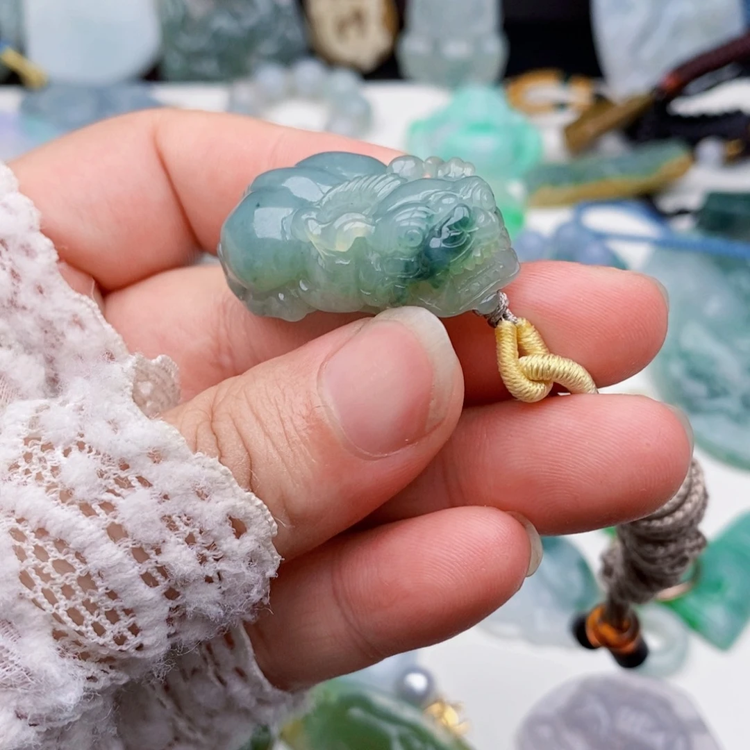 翡翠未镶嵌颈饰?****?貔貅