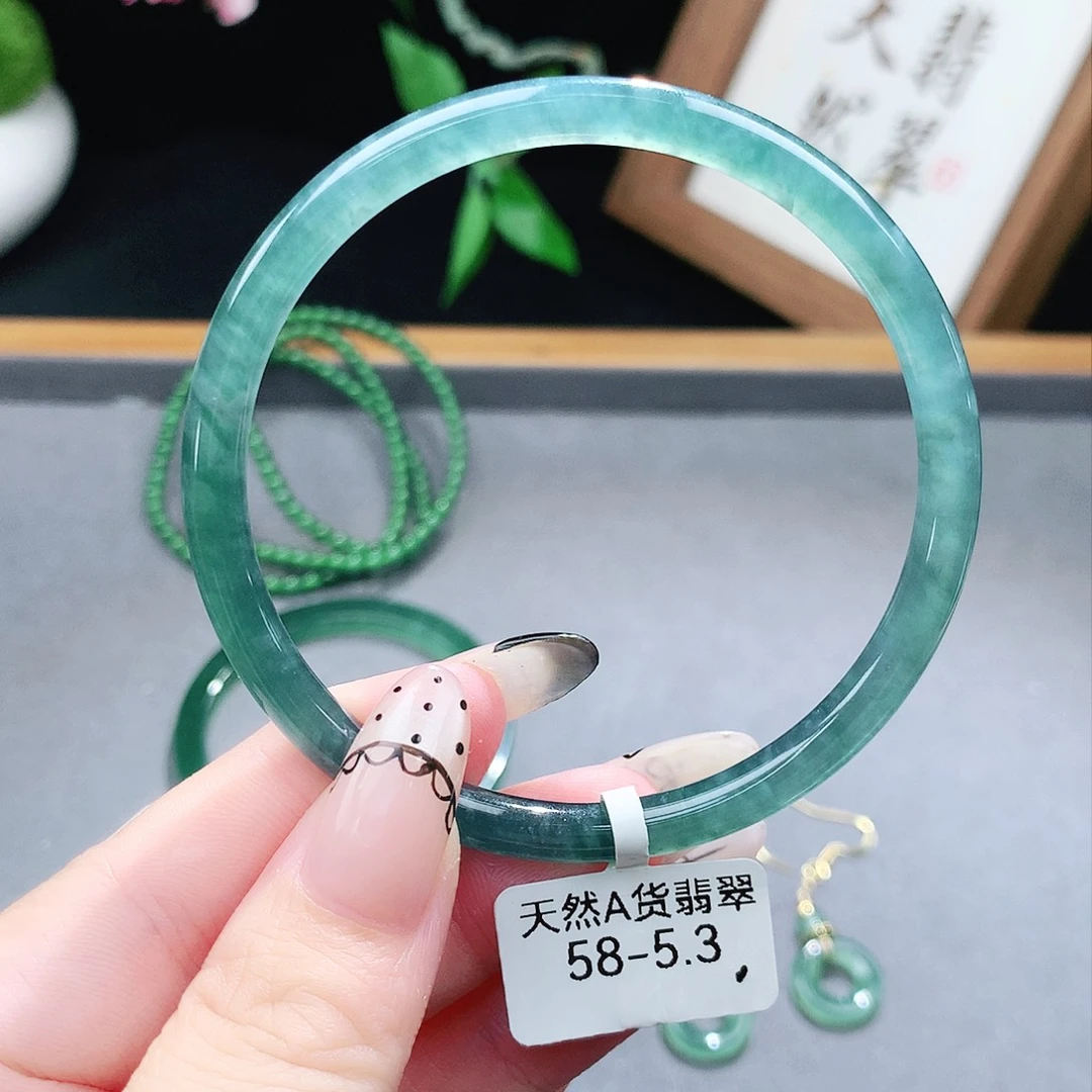 翡翠手镯（圆镯）未镶嵌