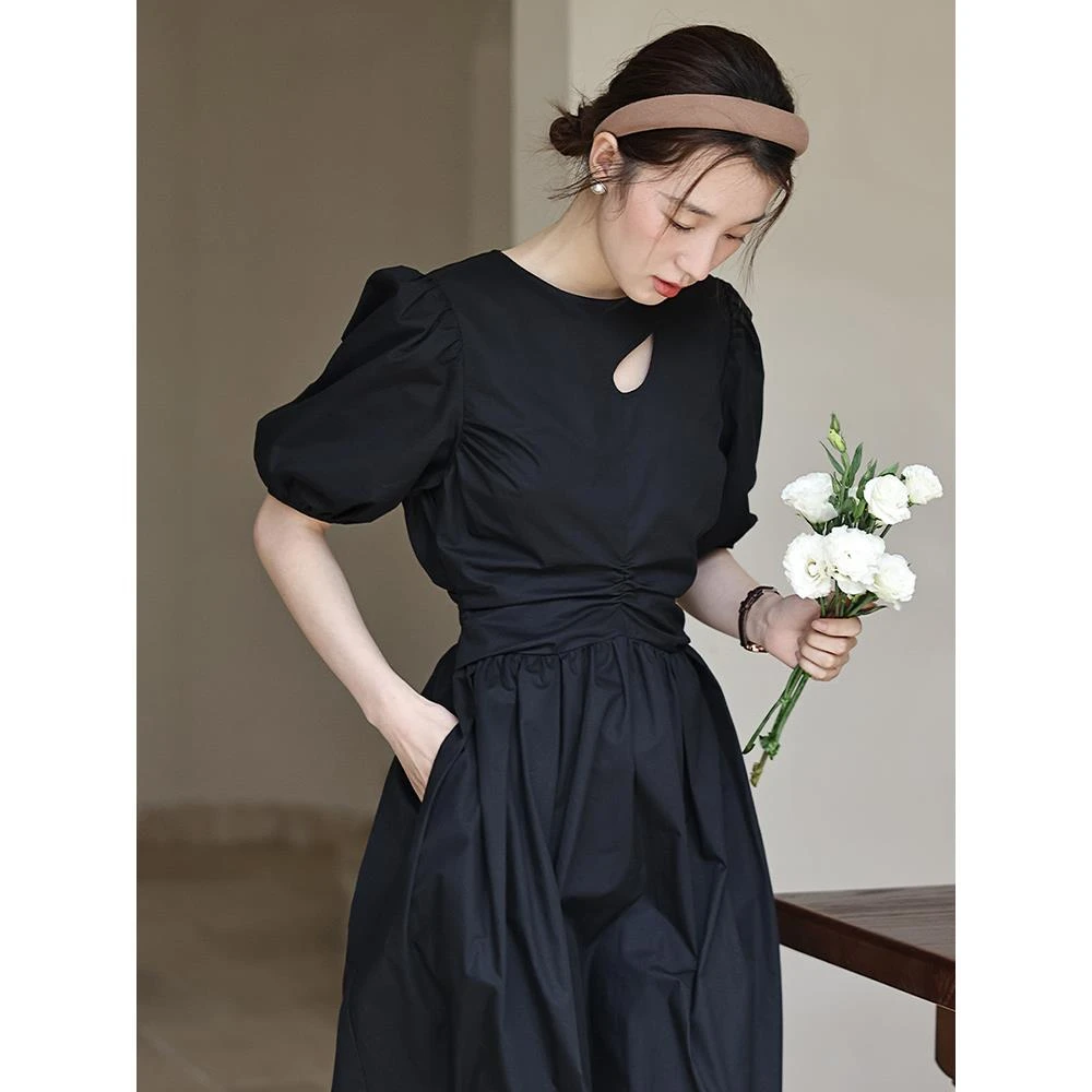 鹿与飞鸟法式显瘦赫本风小黑裙度假连衣裙高级感气质黑色长裙4308