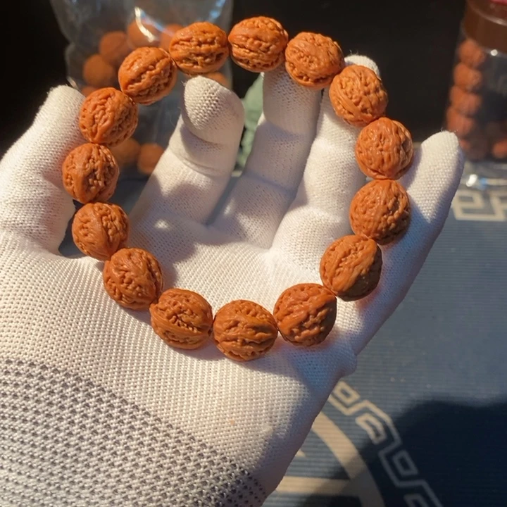 文玩核桃手串……12