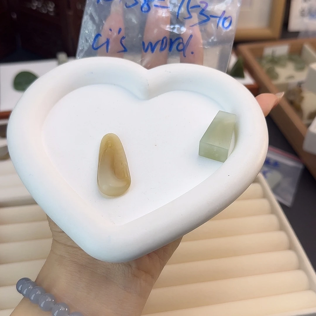 C***d和田玉未镶嵌珠宝半成品