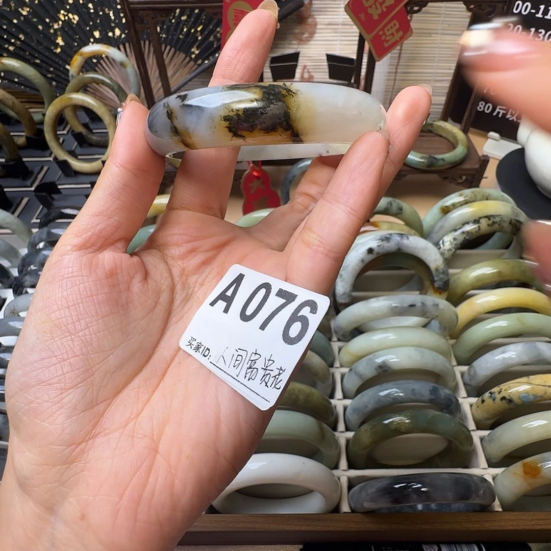 蛇纹石玉手镯未镶嵌人****.