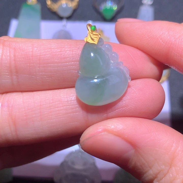 翡翠颈饰18K金镶嵌翡翠