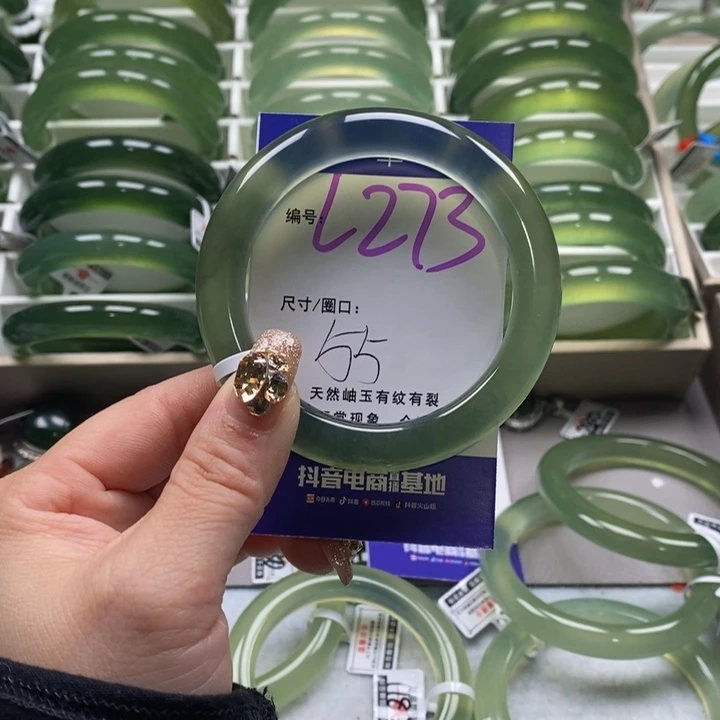 蛇纹石玉手镯未镶嵌请****人