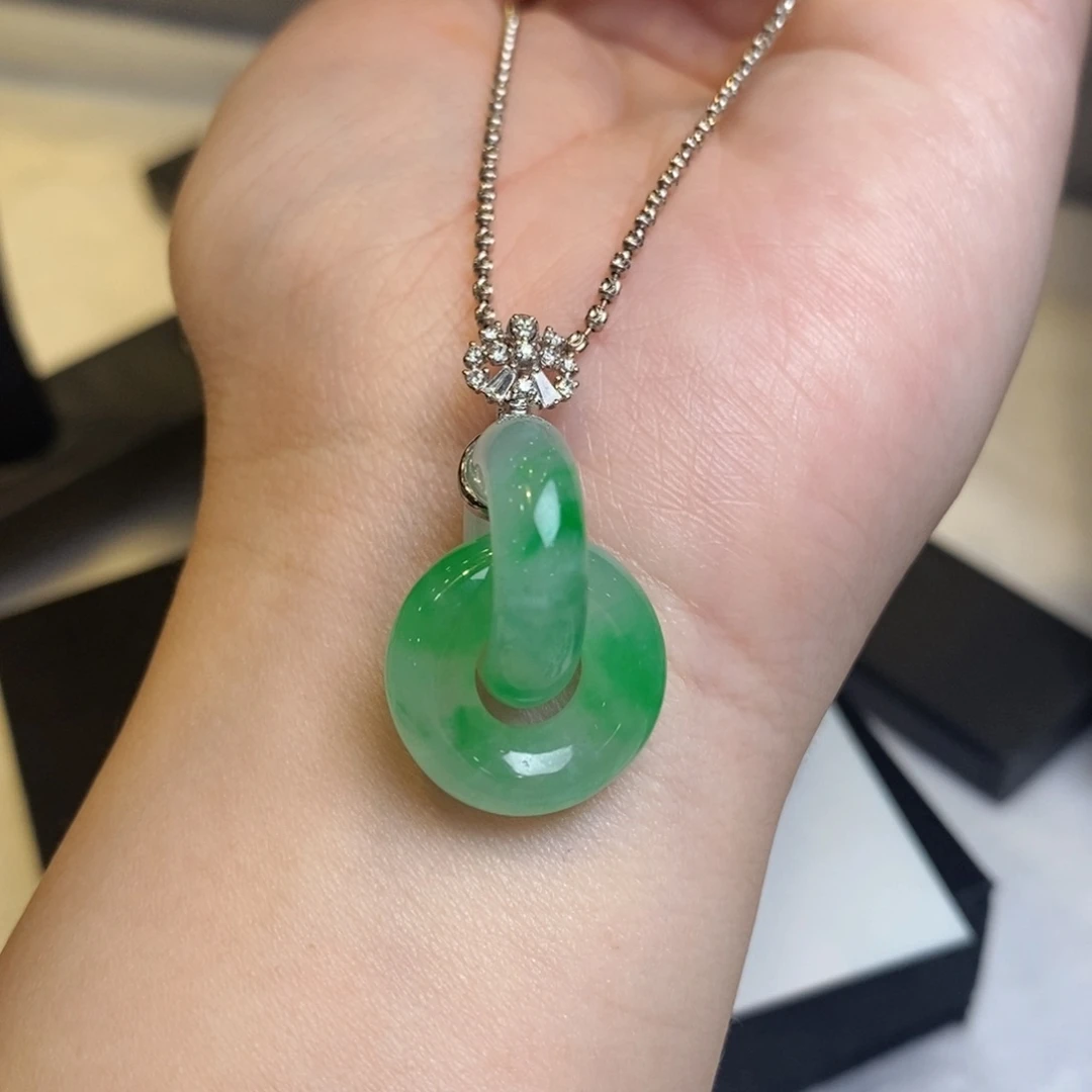 翡翠吊坠(不含链)18K金镶嵌冰飘阳绿双环（有纹裂介意慎拍）