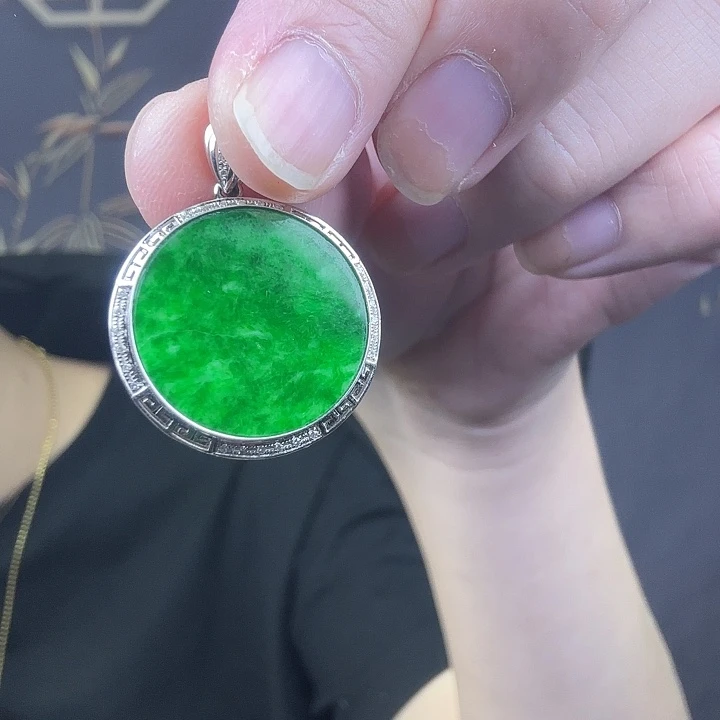 翡翠吊坠(不含链)18K金镶嵌特价 新年 有石纹 微瑕