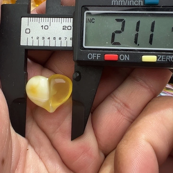 未镶嵌琥珀裸石1号屁桃2克