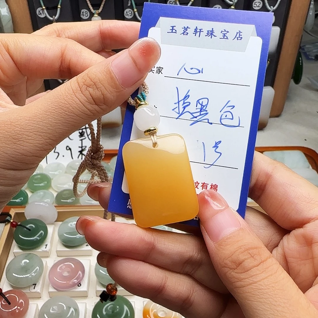 心***颈饰未镶嵌石英质玉