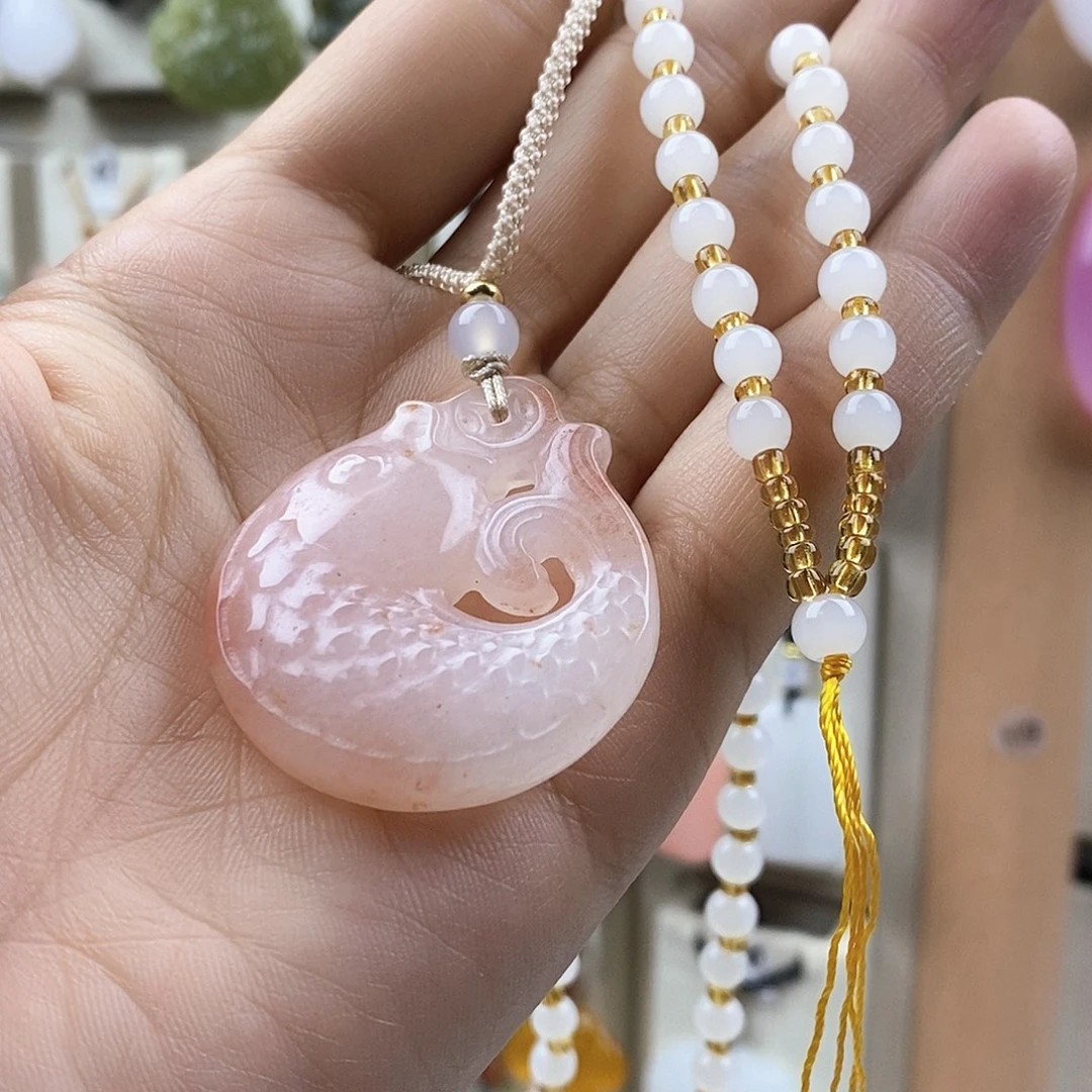 红***窗石英质玉未镶嵌颈饰