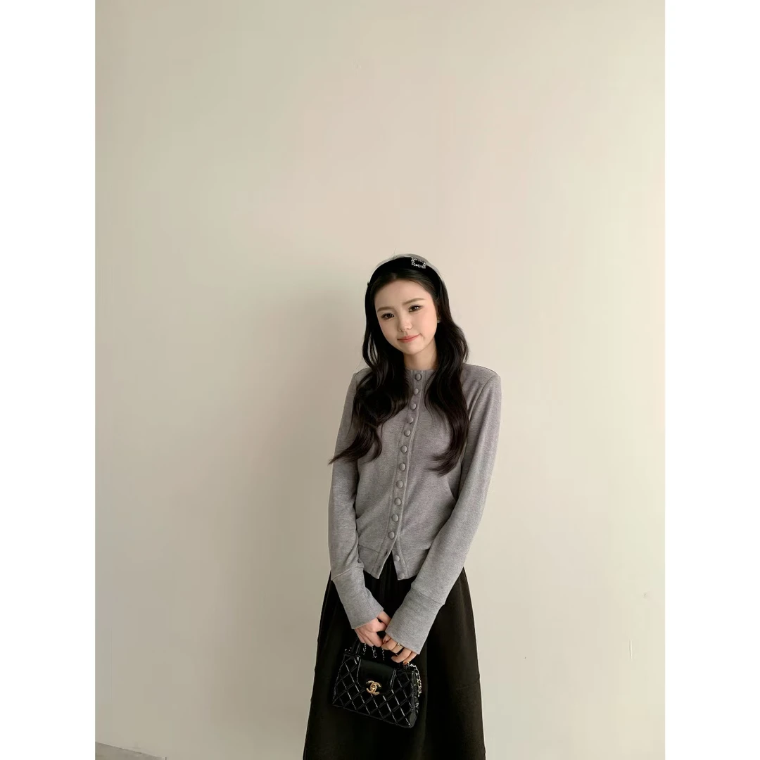 【 韩女千金】加长显瘦秋冬纽扣针织面料开衫 25478