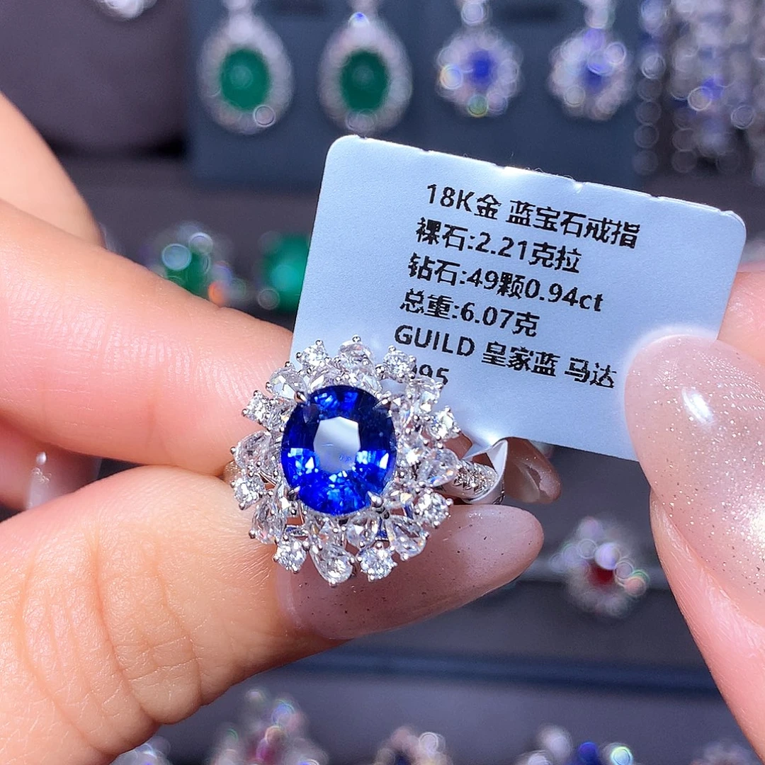 18K金镶嵌戒指蓝宝石