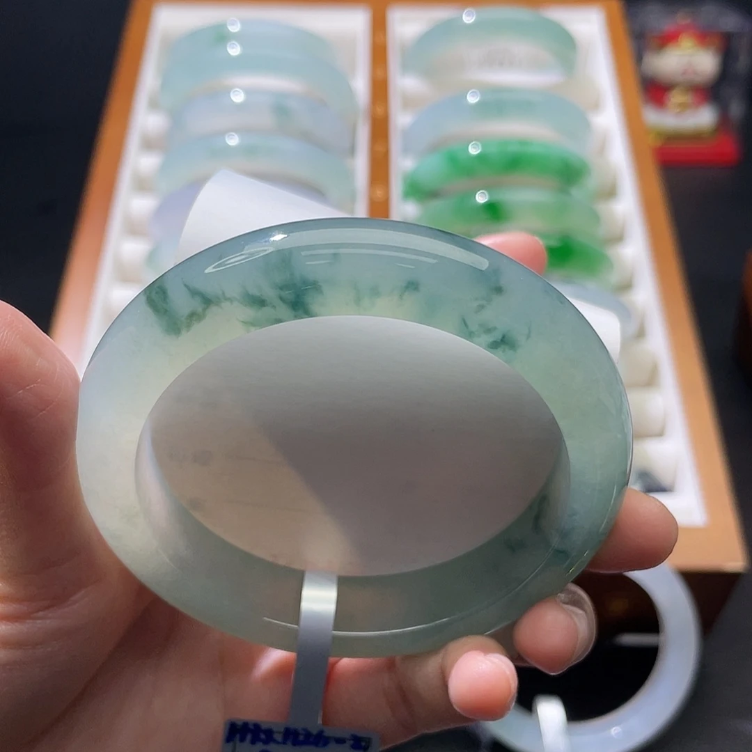 翡翠未镶嵌手镯59蓝底飘蓝花