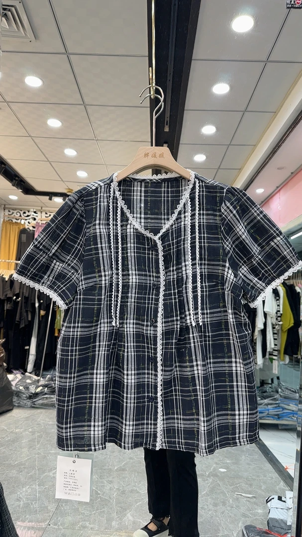 V领格子娃娃款上衣