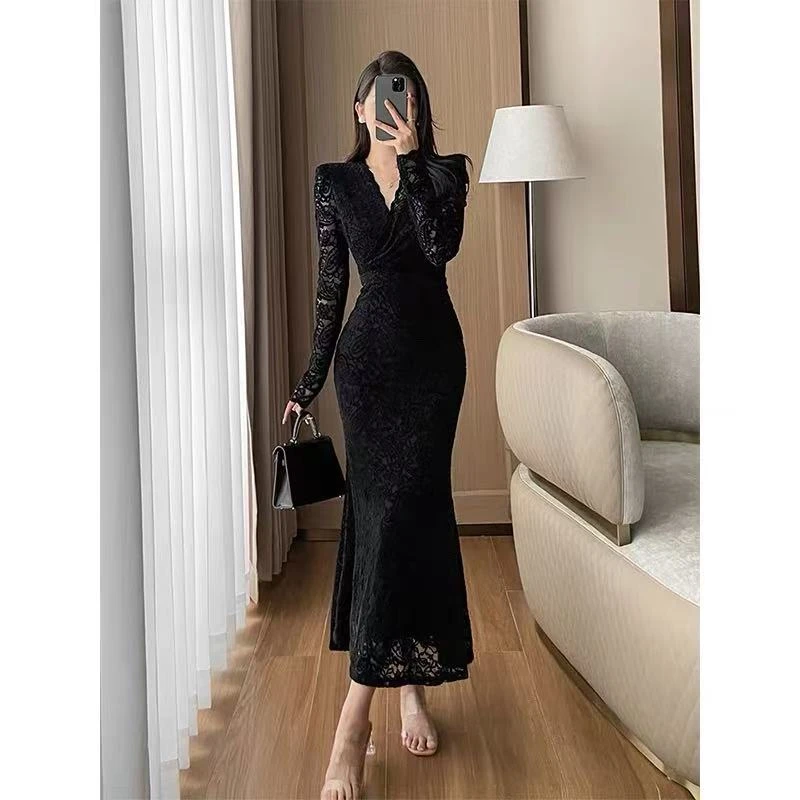 蕾丝连衣裙女冬装新款加绒V领收腰修身显瘦鱼尾裙长裙70276