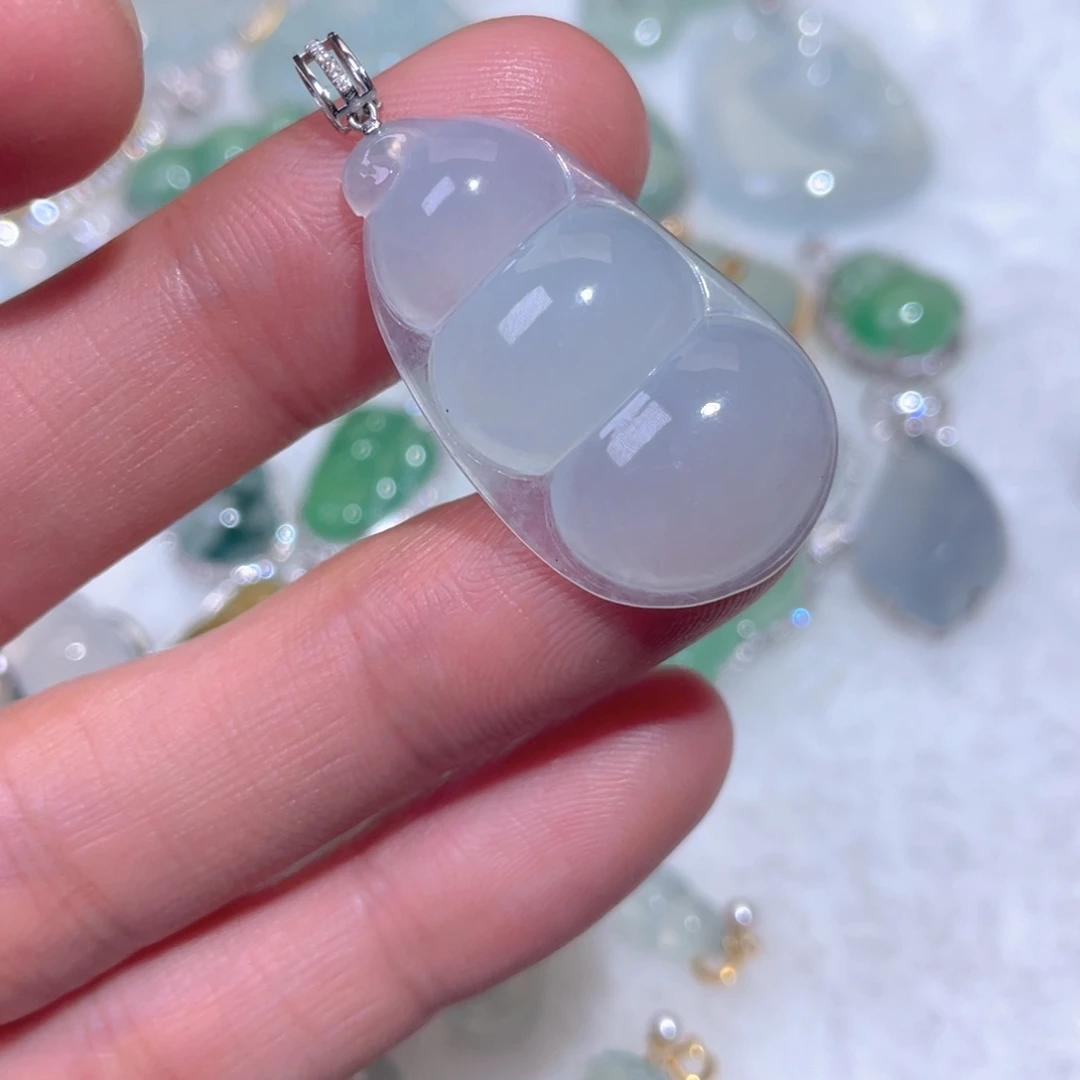 翡翠18K金镶嵌颈饰翡翠