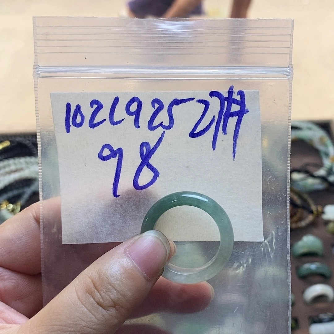 未镶嵌定制翡翠时**语