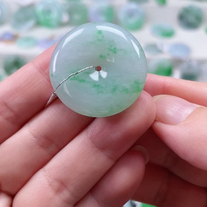 颈饰未镶嵌翡翠平安扣