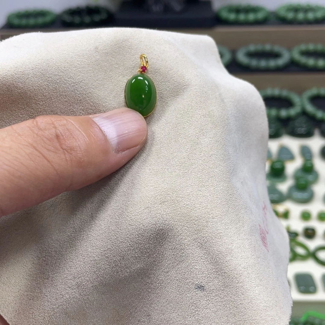 漫***计和田玉（碧玉）18K金镶嵌颈饰