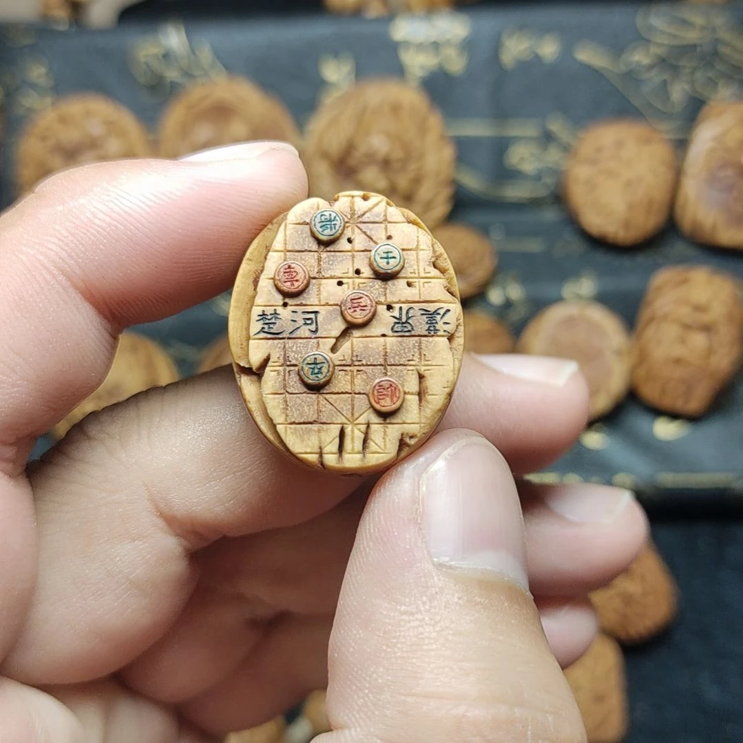 桃核雕刻人生如棋