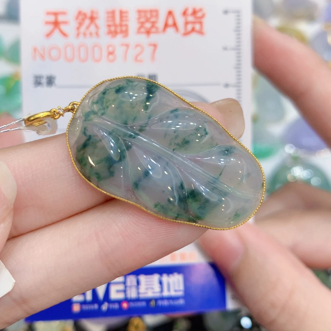 翡翠18K金镶嵌颈饰叶子