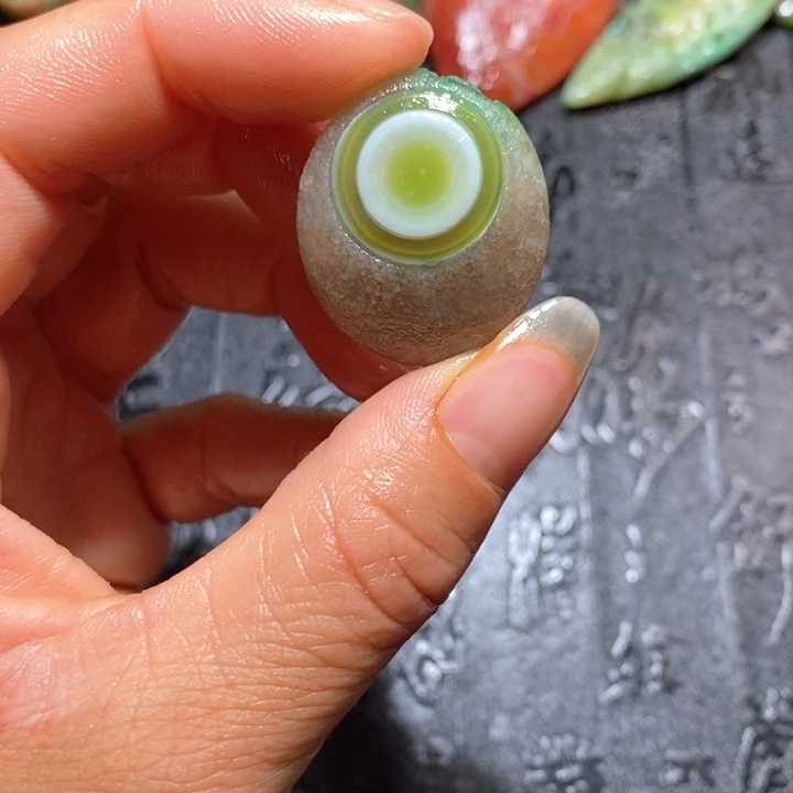 石英质玉颈饰未镶嵌波**惊