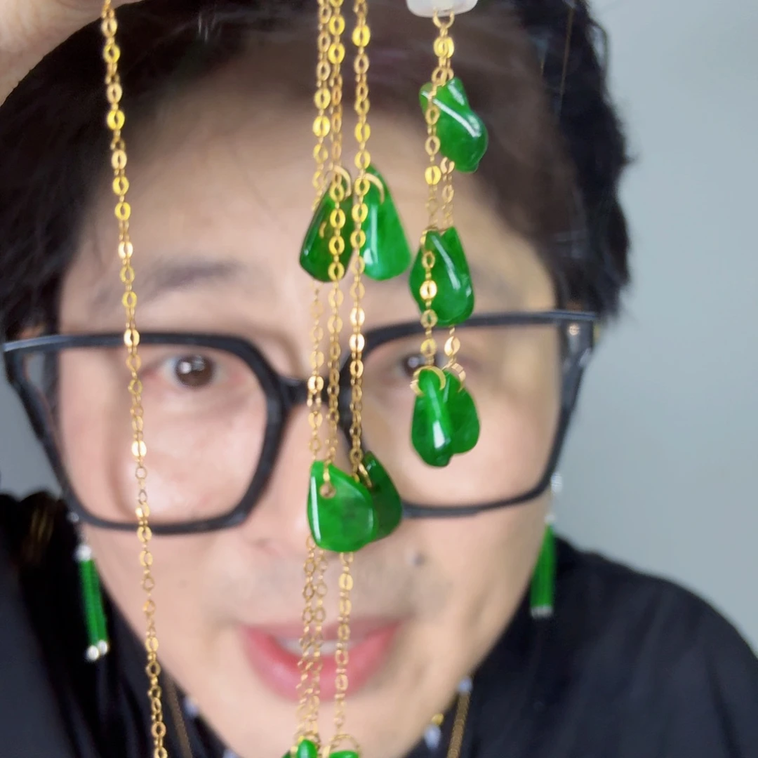 翡翠18K金镶嵌颈饰一件