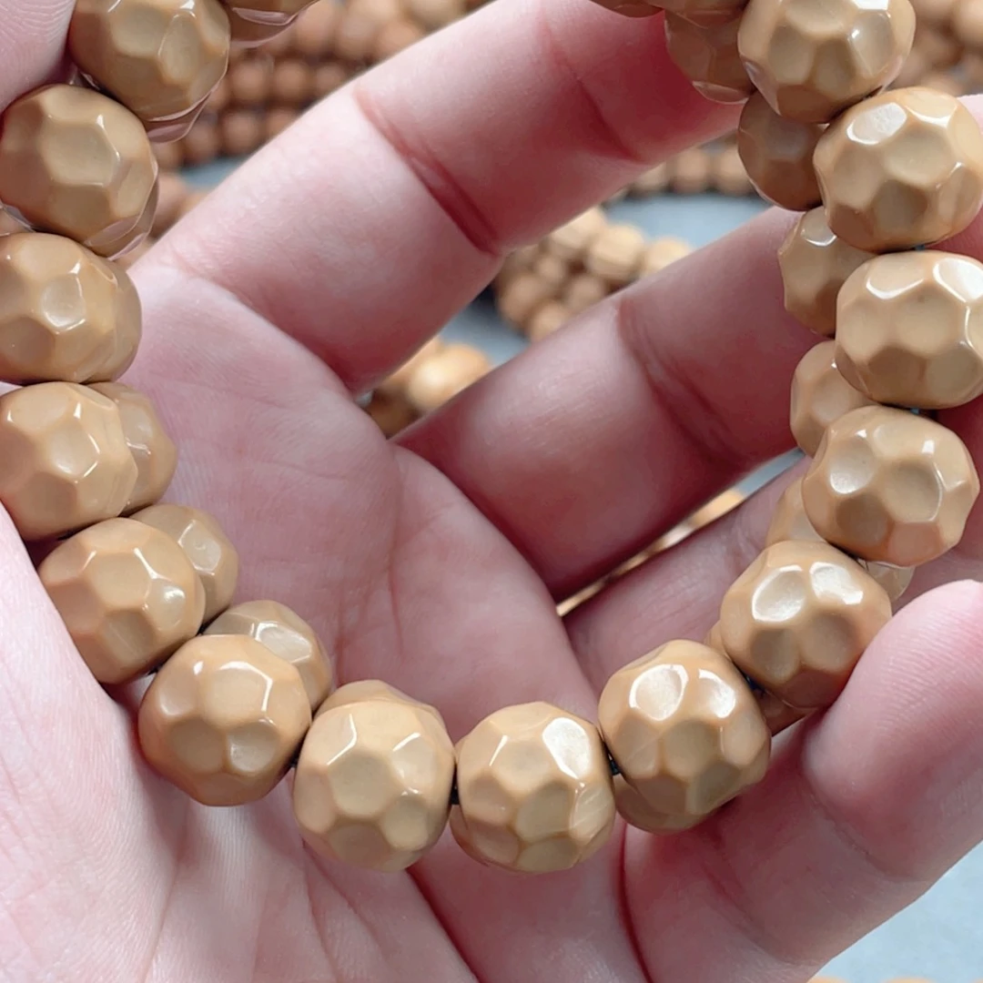 猴头核桃手串泛油奶酪